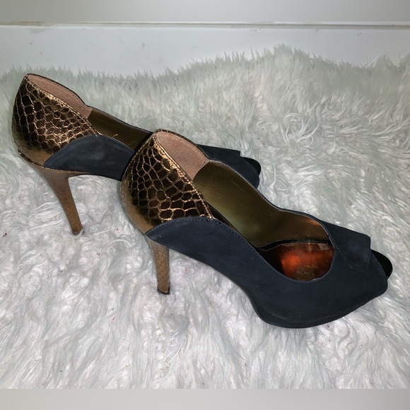 GUESS - Picture 3 of 7